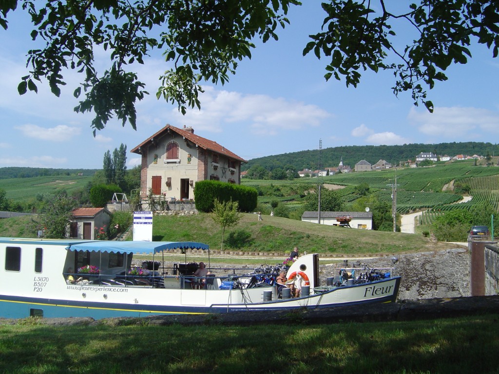 Rad und Schiffsreise Barge