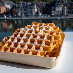 Eine Waffel an der Maas genießen